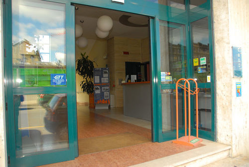 Open011 Hostal *